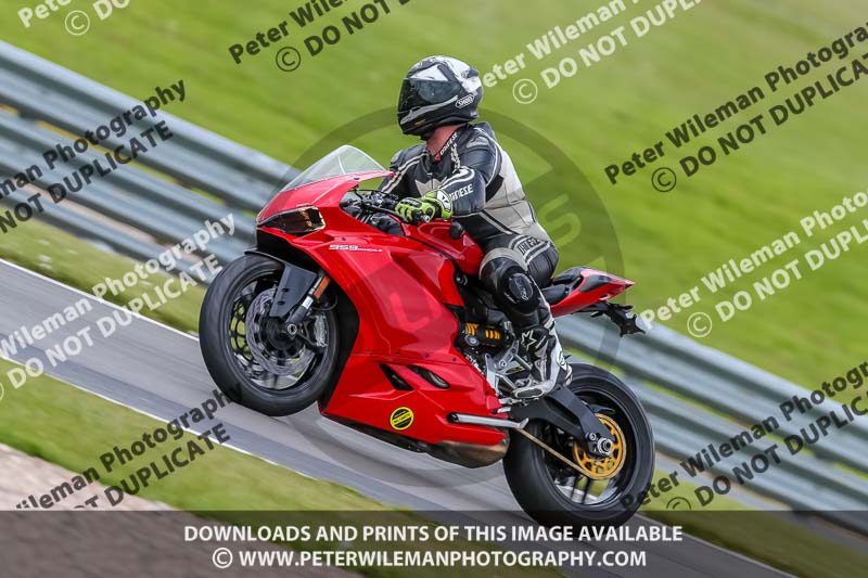 Castle Combe 2019;PJ Motorsport Photography 2019;donington no limits trackday;donington park photographs;donington trackday photographs;no limits trackdays;peter wileman photography;trackday digital images;trackday photos